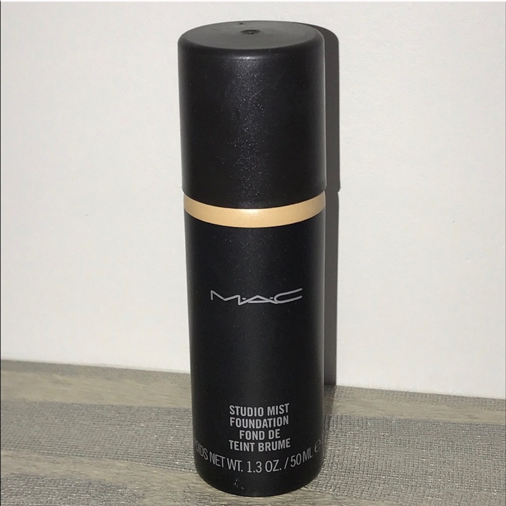 DISCONTINUED MAC STUDIO MIST FOUNDATION MEDIUM 💋
